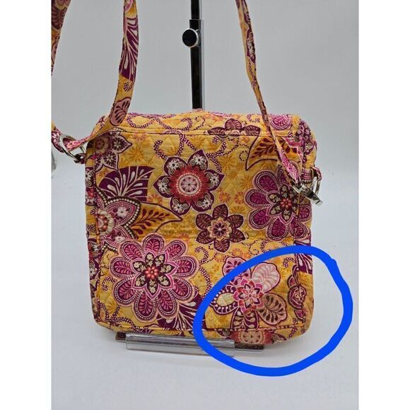 Vera Vradley Colorful Quilted Floral Shoulder Bag With Adjustable Strap & Pocket - Picture 4 of 7
